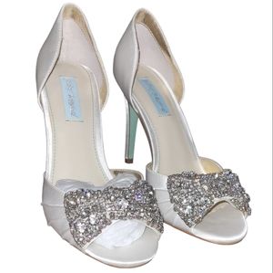 Blue By Betsey Johnson Ivory heels crystal bow open toe shoes New